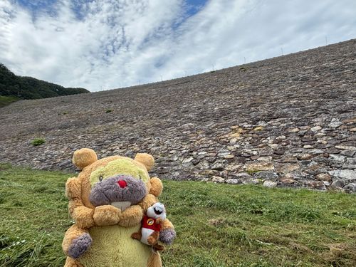 福島県　摺上川ダム　堤体の中通って、下からでてきた！エレベーターで70m、階段で30mくだった！石積みがとってもきれーぶもー😤