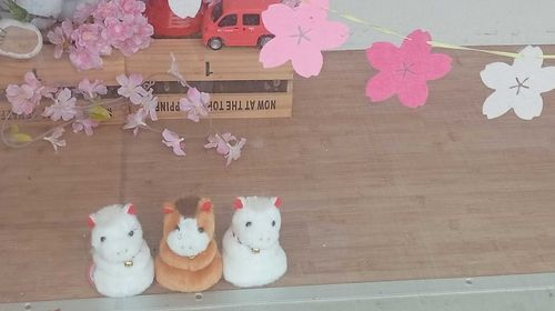 街を守るぬいぐるみのみなさん、おうまのみつごちゃんですね。
