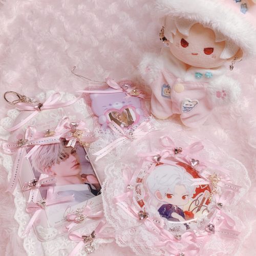 主が最近いちばんハマっていることだ🎀
これは過去画だ。今はもっと作品がある。いつも作っている彼女を見守っている ⋆˙⟡