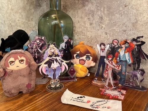 他界隈と📸

職場の同僚氏のロッカー内によく勝手にモンを置くんですが、ある日置いてない日も「今日もいたよね〜」って言われて、「え…？今日置いてませんけど…？」ってなって面白かった…同僚氏ついにモンの幻覚見はじめてる…🥹ww