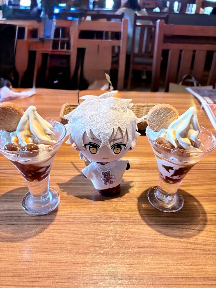 お友達とランチ♪
デザート🍨2つは食べ過ぎだね。