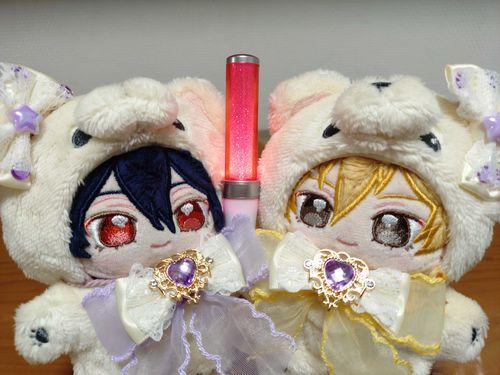 昨日は半年ぶりにカラオケへ🎤🎶
念願のあんスタ曲を初めて歌えて嬉しかったし、なんかドキドキしたぁ…😳
アクスタをお供にしちゃったから、お留守番🏠していた二枚看板ぬいくんはペンライトを振って応援していたらしい👀✨