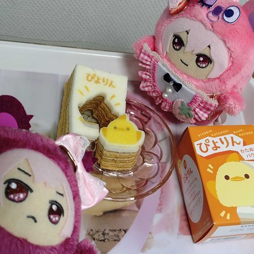 可愛いお土産を貰ったよ～🥰
小さくて、崩れないかドキドキ💦

ワルモン天「食べちゃだめだぞっ！」
モン天「よし、上手に型抜きできたぁ👏✨🤗」
私「では、いただきまーす😆」(笑)可愛くてもったいなかったけども〰️🥺
2人「( 'ω')ｴｯ…!!」

