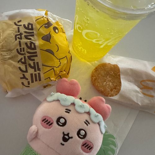 朝マクドナルド☀️
夏限定のトロピカルパインが
古本屋さんのコスチュームに合う🍍🌻🌿