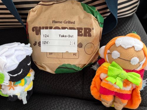 人生初めてのバーガーキング！

すごく大きいね！オイラだけで食べ切れるかな…？