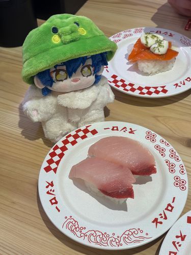 寿司、おいしそうっすねぇ〜
いっぱい食べますよぉ〜♪