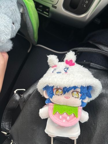 おでかけしたら服を買って貰えましたよぉ〜。いちご好きなんで結構嬉しいっすねぇ〜♪