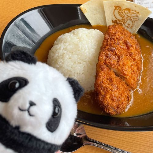 アドベンチャーワールドのカツカレー🍛
お手玉サイズの🐼ちゃんもご満悦☺️
