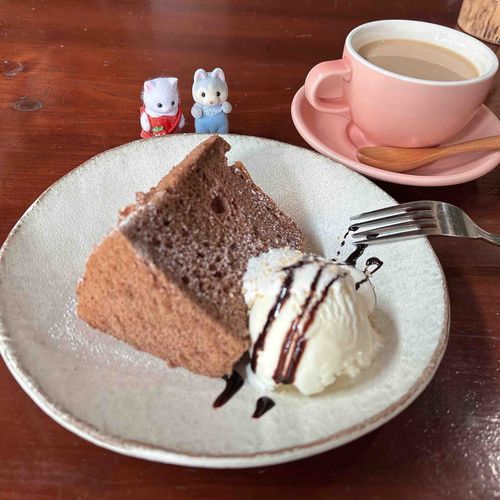 ケーキとの写真載せてなかった…
シフォンケーキおいしかったよ🍴