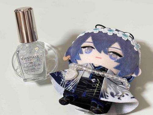 ぱぺのおめめをキラキラにさせたくて。
やっと好みのラメの大きさのマニキュアに出会えたようで。
でもね、塗りすぎたらしい。
ギラついてこ。