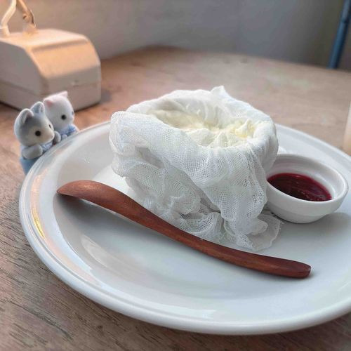 白いチーズケーキ頼んでみたよ。