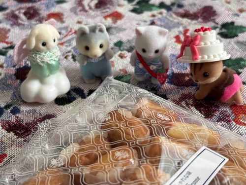 おいしそうだったから買ってみた。
有名なお店だけど店の前を通っただけでお土産は路面店で買ったよ。