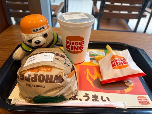 こっそりバーガーキング食べる
レタスとトマトがヨヨイのヨシ❗️