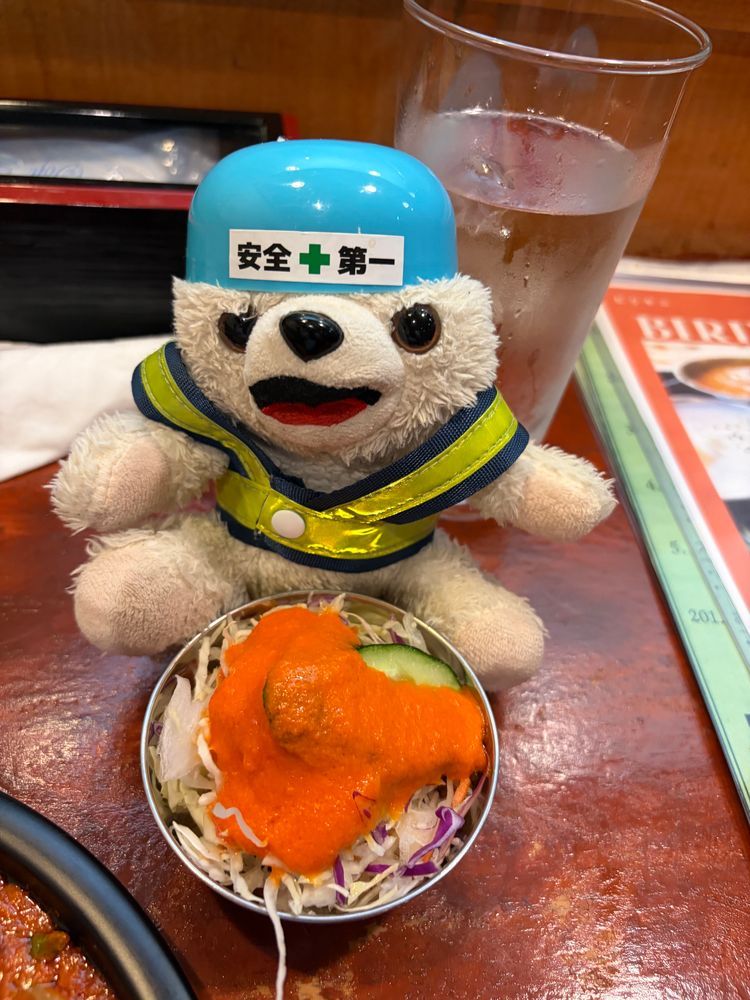 謎のサラダと、謎のスープヨシ❗️