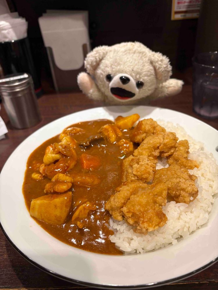 海老カレー(海老増し)10辛に鹿とフライドチキンをトッピングしたら値段跳ね上がったんだ…❗️❗️
さらにとび辛スパイスで…精神を加速させる…❗️❗️