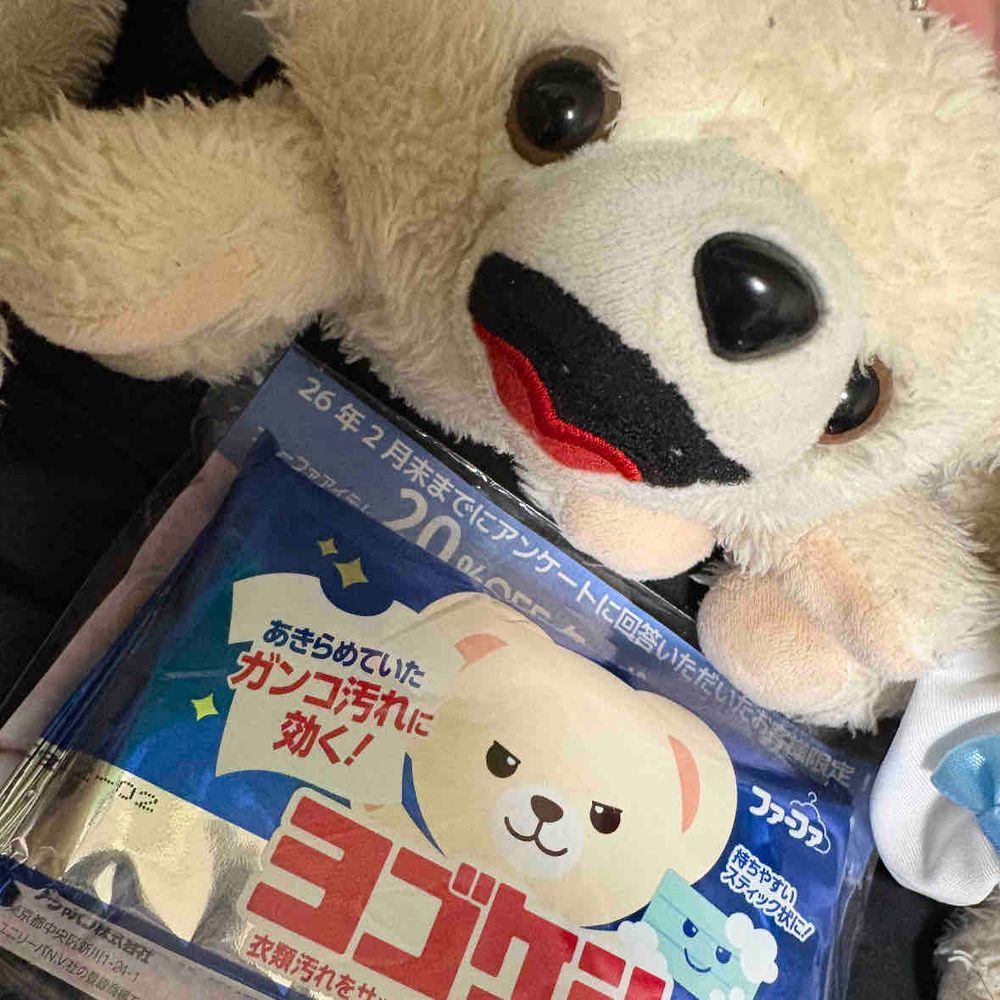 みなさんこんばんは、ファーファだよ❗️
今日は4月下旬に発売になるファーファの新商品、ヨゴケシくんを紹介するよ❗️❗️
この固形洗剤はガンコな汚れに強いんだー❗️

…えっ、うす汚いぼくたちが言っても説得力がないって…⁉️
…じゃあ…身をもって証明するよ❗️❗️
(ファーファヨゴケシくん編近日公開予定)