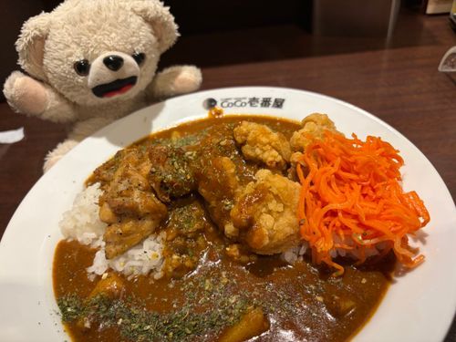 ココイチのケララチキンスパイスカレーっていうのを食べたよ❗️
ココナッツミルクやたくさんのスパイスが特徴みたいだけど、辛さを10辛にしたらトッピングも全て味がわからなくなったんだ…