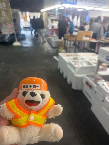 市場で激レアなセンネンダイをゲットヨシ❗️
お店で捌いてもらってゼロ災ヨシ❗️