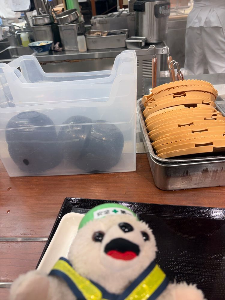 桑田ヨシ❗️
ネギ多めヨシ❗️
今日は並の値段で大が食べられるぞヨシ❗️