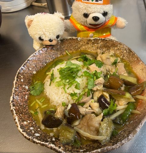 グリーンカレー、激辛完成ヨシ❗️
(ヨシなのか)