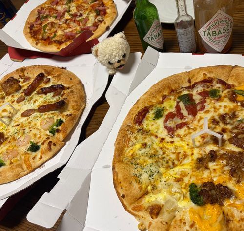ピザに囲まれちゃった〜🍕