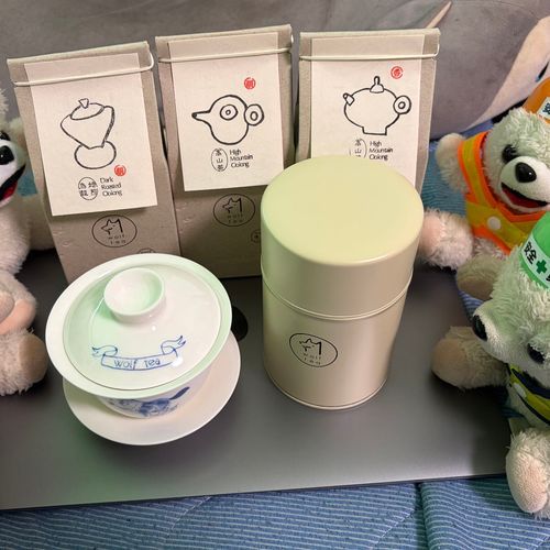 ぼく高級なお茶とかいっぱい買ったよ❗️
これからたくさん現場を警備して、お金を稼がなくちゃいけないんだ〜❗️❗️