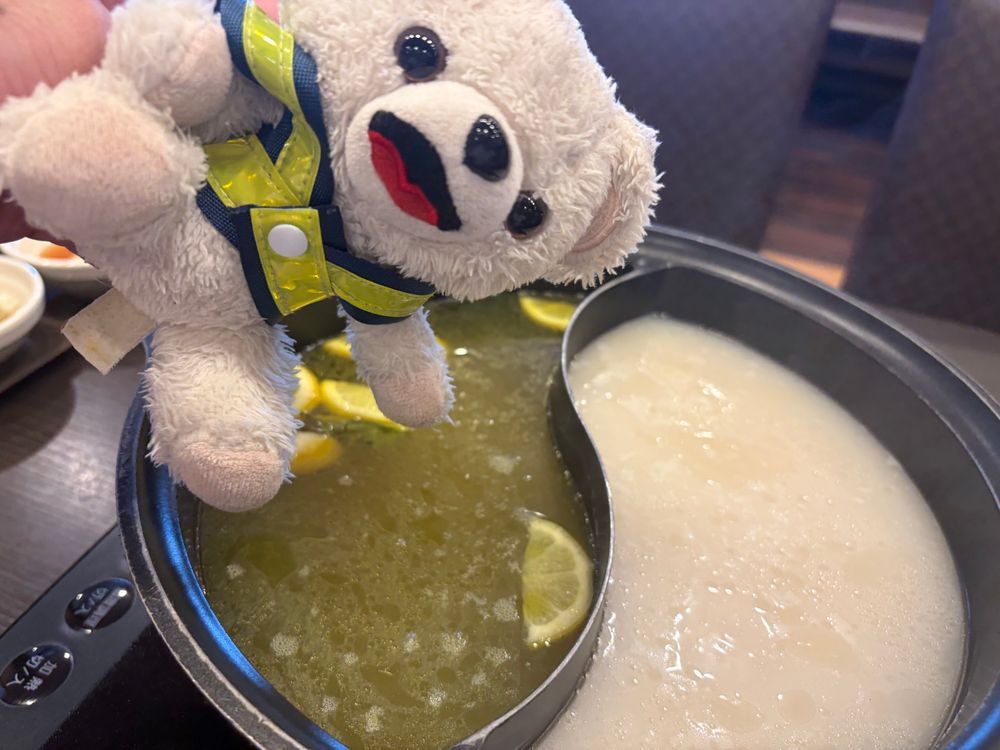 美味しい牛テールだしで、牛タンしゃぶしゃぶ食べすぎ注意❗️ヨシ❗️
