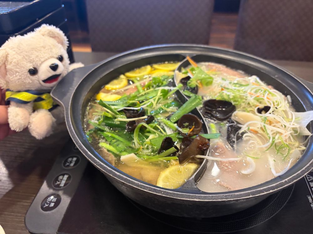 美味しい牛テールだしで、牛タンしゃぶしゃぶ食べすぎ注意❗️ヨシ❗️