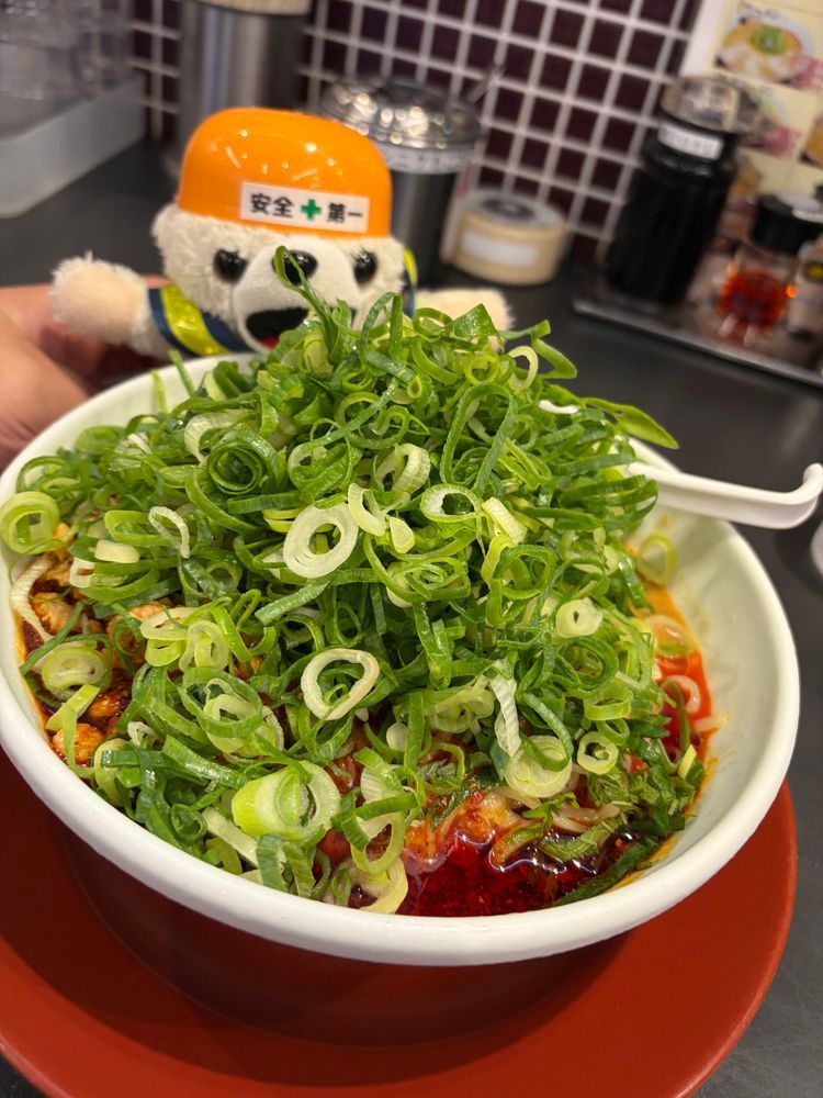 横綱じゃないけど勝手に入店ヨシ❗️
冷やし麻辣担々麺ヨシ❗️
無料のネギが大量に入ってる壺、超ヨシ❗️❗️