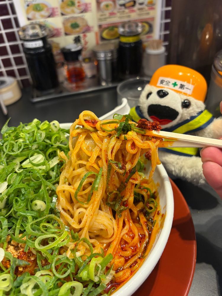 横綱じゃないけど勝手に入店ヨシ❗️
冷やし麻辣担々麺ヨシ❗️
無料のネギが大量に入ってる壺、超ヨシ❗️❗️