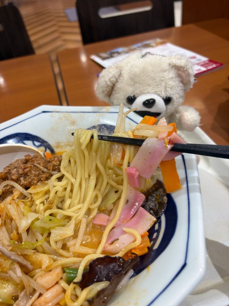 リンガーハットの夏辛ちゃんぽん、別に辛くも美味しくもナシ❗️❗️