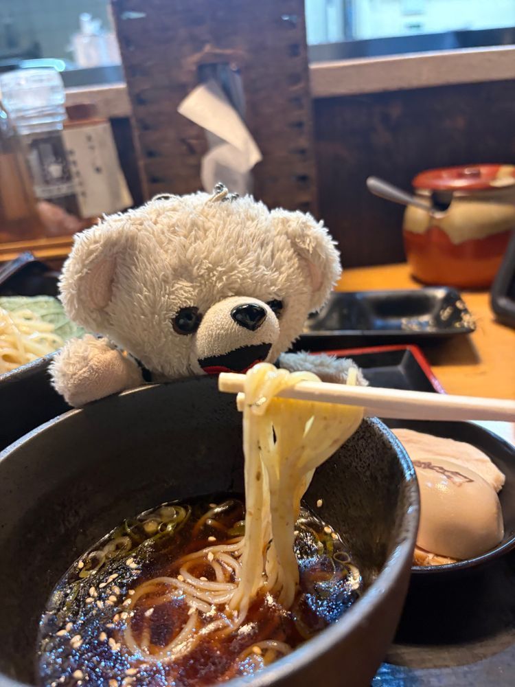 暑い日は鴨のなんかのざる麺だよ❗️
麺400gもペロリだ…‼️