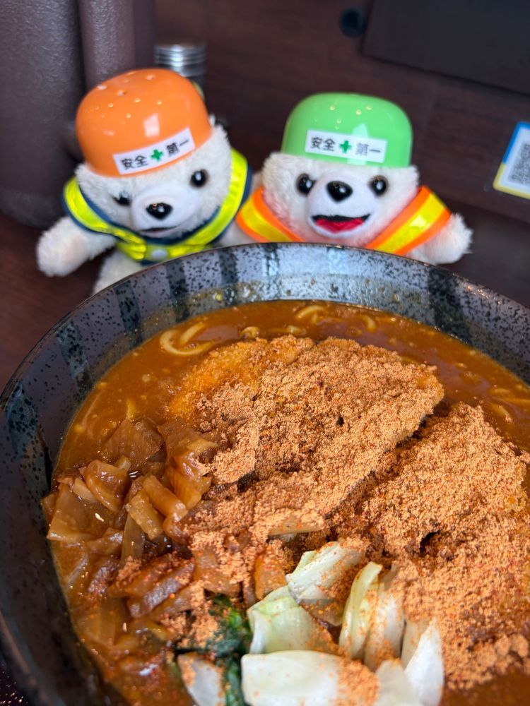 ココイチのカレーラーメン❗️
5辛にさらにとび辛スパイスをぶち込んで…ピリ辛ラーメンヨシ❗️❗️