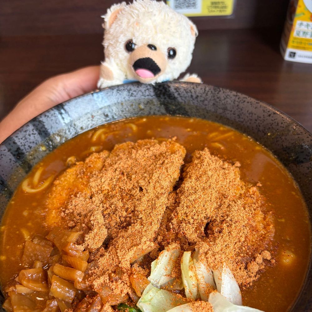 ココイチのカレーラーメン❗️
5辛にさらにとび辛スパイスをぶち込んで…ピリ辛ラーメンヨシ❗️❗️