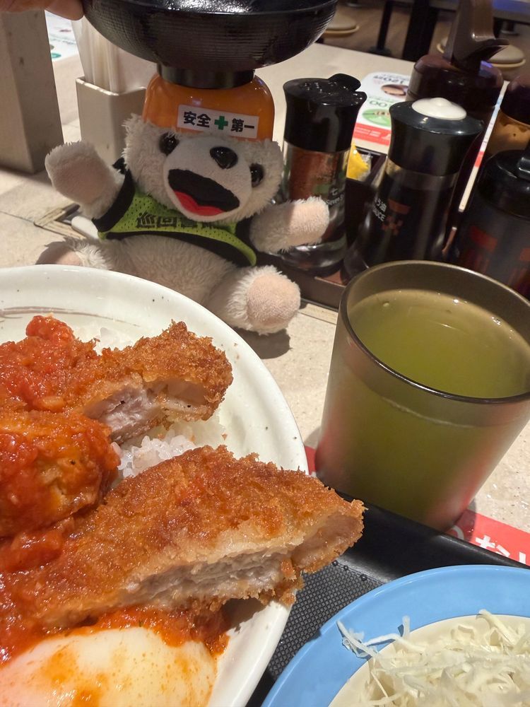 うまトマロースカツ定食、ごはんの特盛無料、食べすぎ注意ヨシ❗️❗️
