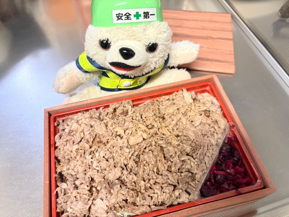 高級な京都の焼肉弁当、ヨヨイのヨシ❗️🍱
賞味期限は2日前…ヨシ❗️(ヨシではない)