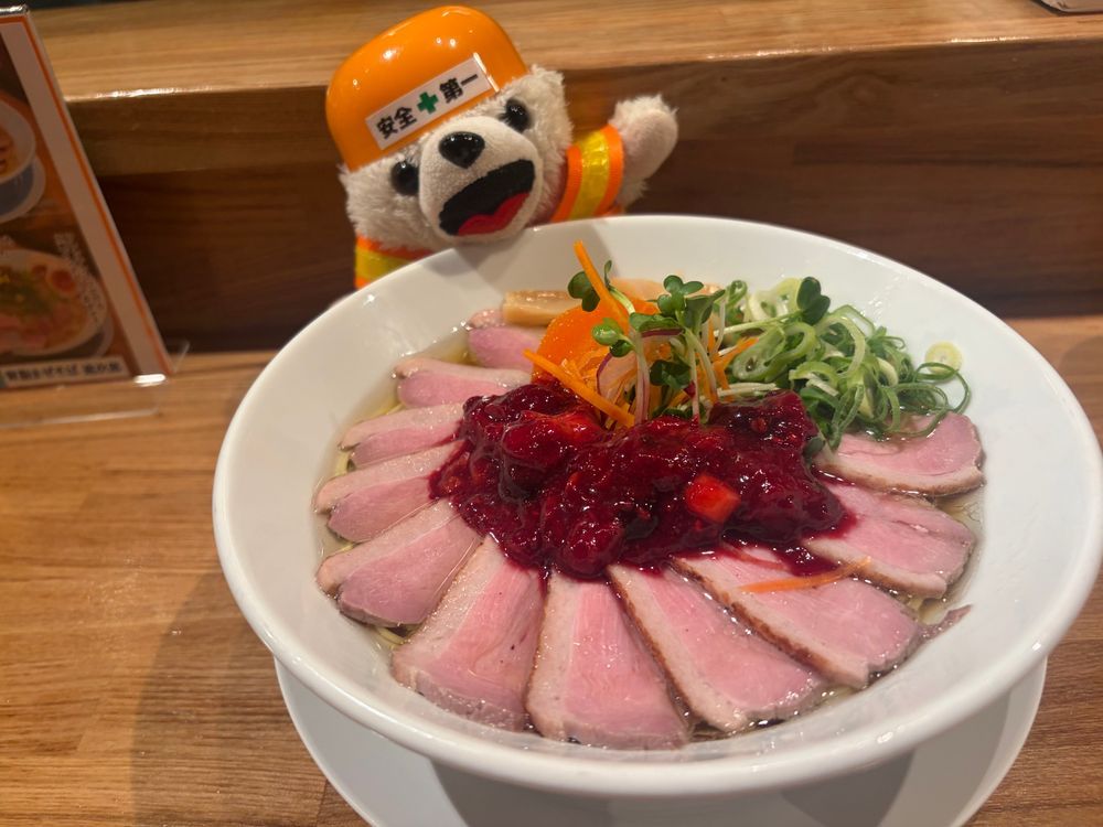 鴨ラーメン極❗️❗️
ベリーソースが甘い…ヨシ❗️❗️
意味のわからん逸品なんだ…ヨヨイノの…ヨシ❗️❗️❗️