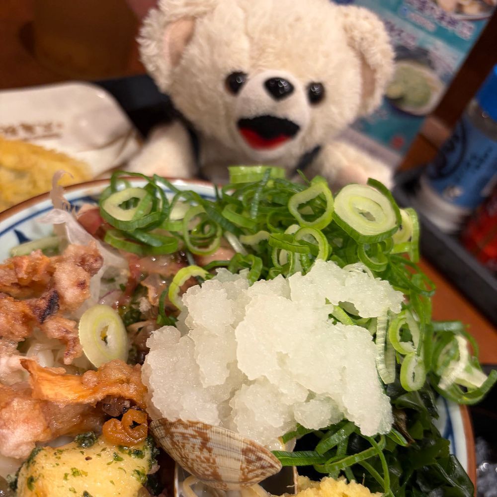 ひさびさに桑田のお店でうどん食べたよ❗️
冷たくてさっぱりしたうどん…夏にはちょうどいいんだ〜❗️
イカとアサリがたくさん入ってたよ〜❗️