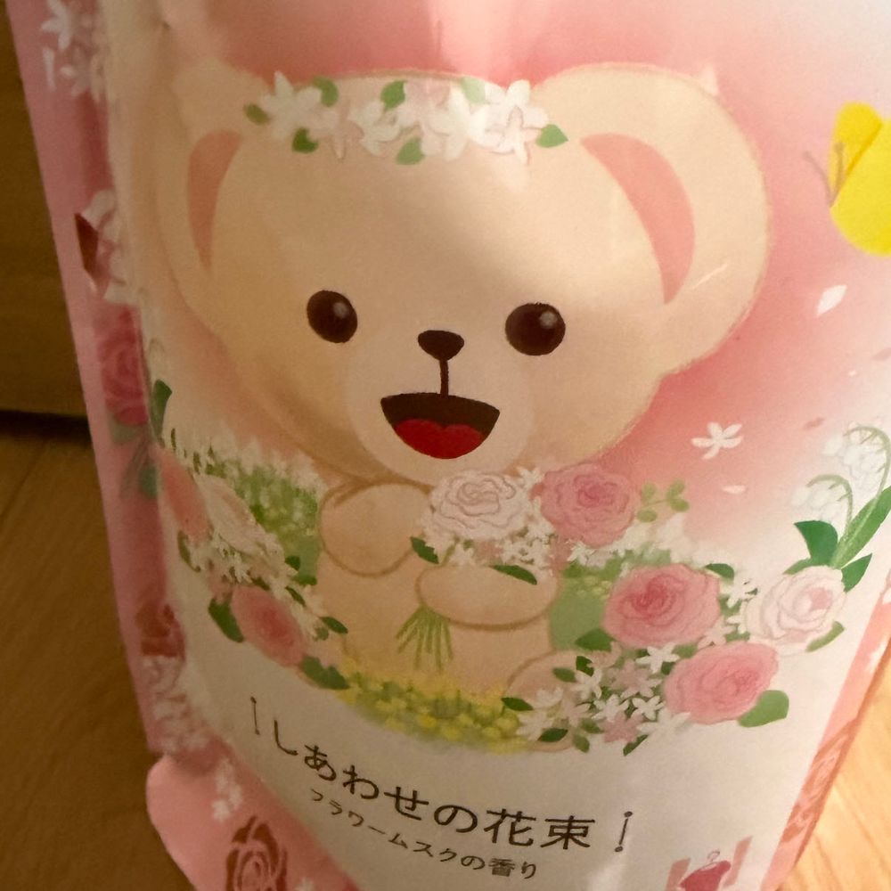 セリアに売ってた花冠をゲットしたよ❗️
ぼくの柔軟剤の「しあわせの花束(旧フルーツパーティー)」みたいだ〜💐
