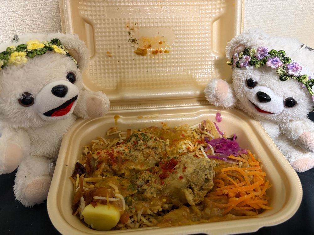 さっきまでローソンにいたような気がしたけど、今夜はセブンイレブンのビリヤニ🍛
カルダモンが効いてて、お肉も多め(手羽元2個)でなかなか美味しかったよ❗️
