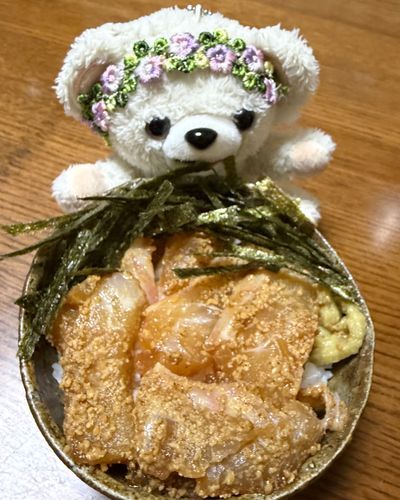 ぼく、鯛のごま茶漬けと、腐る直前のブドウを食べたよ…❗️❗️❗️

