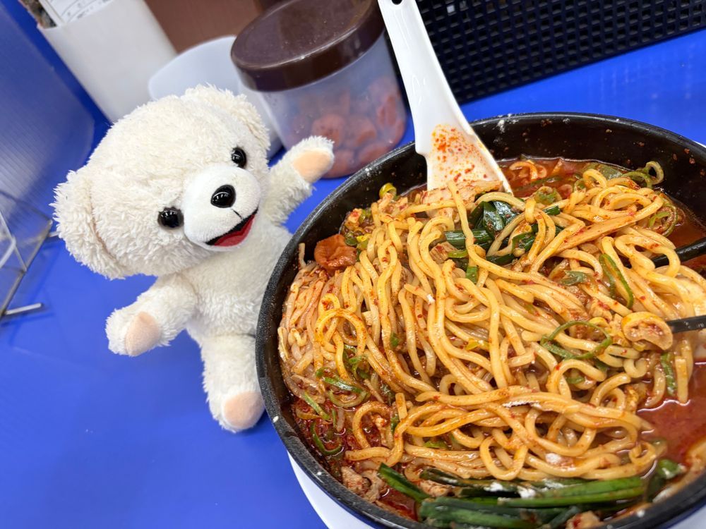 来来亭
旨辛麺
辛さMAX
刻みネギ
チャーシュー
二足歩行の誕生日クーポン