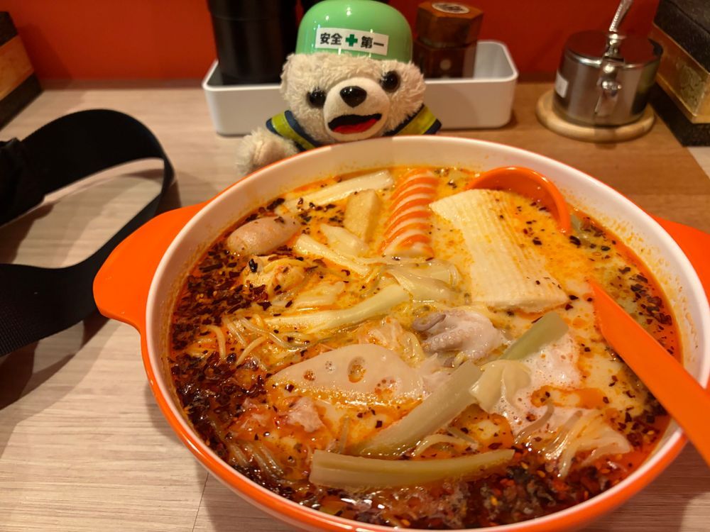 麻辣湯やさんで、サービスでちんちんもらったヨシ❗️
でもトッピングしすぎたら2500円(現場ファーファの年収に相当)になってヨクナシ…
ぼくこのままだと高級なお茶を買った時の借金(約2万円)返せないんだ…
ぼくは現場で働き続けなければならないんだヨシ…
