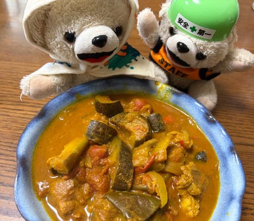 お肉たっぷり最強激辛ポークカレー🍛
熱い、ヤバい(？)…間違いない…❗️