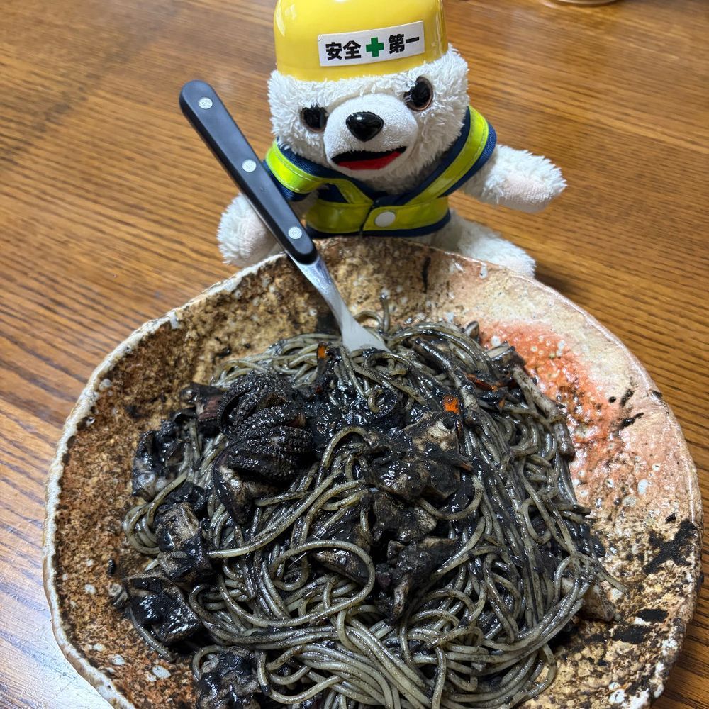 市場で買ってきたコウイカをスパゲッティにぶち込んだヨシ❗️
ハバネロ4個入れたらかなり辛かったヨクナシ❗️