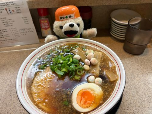 ご当地ブラックラーメン食べたんだ〜🍜
チャーハンもブラックらしいけど…❓
ちなみに味はマイルドだったんだ〜♪