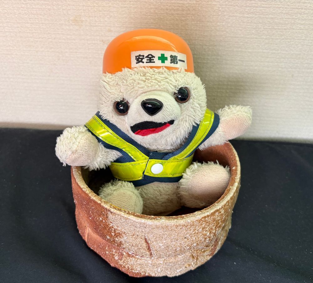 陶器市で茶碗を買ってもらった現ファ
(ヨシヨシ言いながら確認している)
