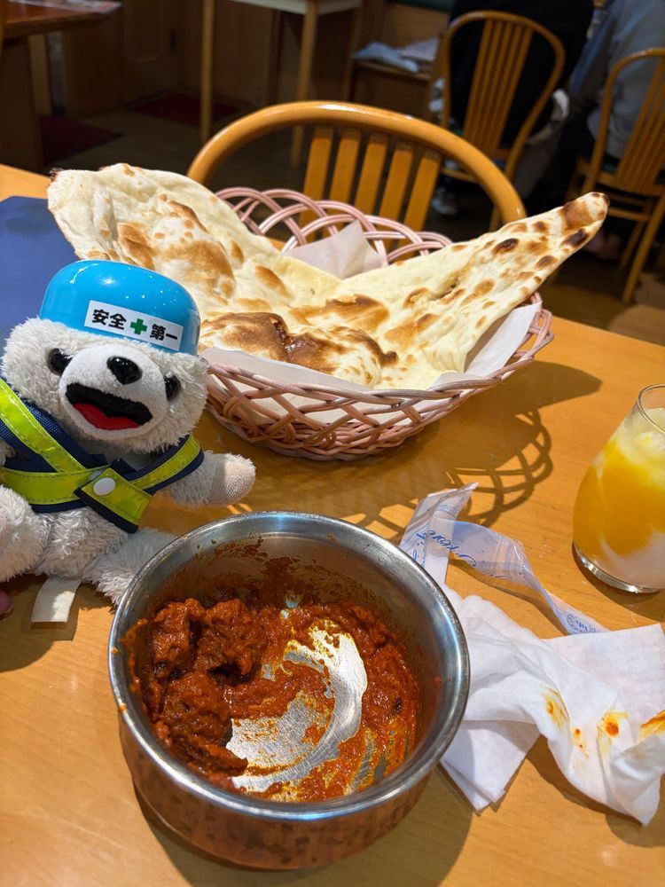 インドスペシャルカリー…❗️❗️
牛肉が入ってるけど…インドで…ヨシなのか…⁉️
まあ超絶美味だったからヨシ〜❗️❤️
(なお今回もナンのおかわりとマンゴーラッシーをサービスでもらったコグマ)
