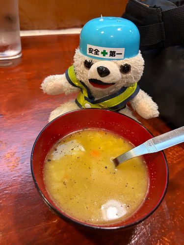 謎のサラダと、謎のスープヨシ❗️