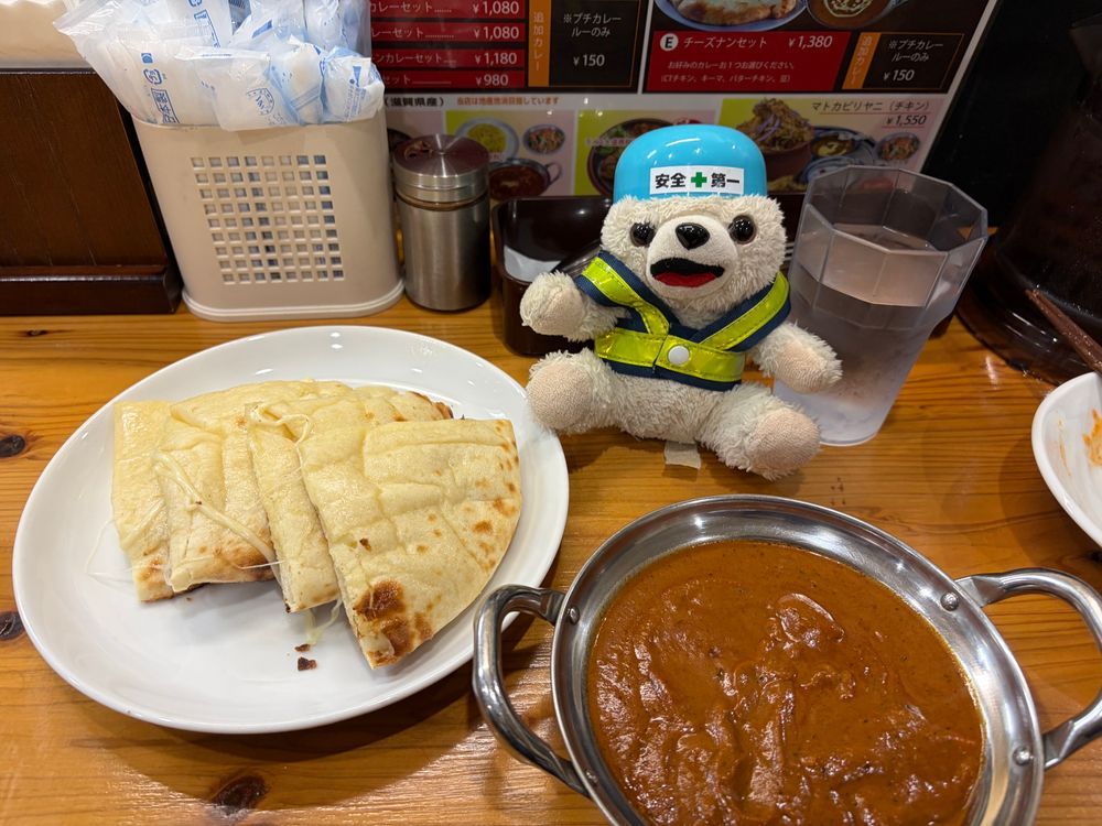 チーズナン食べ放題ヨシ❗️
でもチーズナンは1枚でお腹いっぱいになっちゃうんだヨシ…
